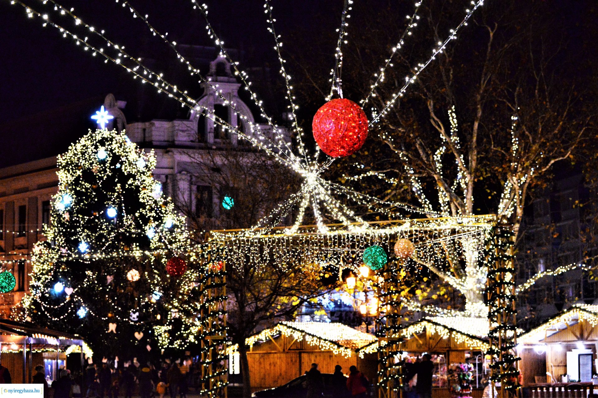 Vasárnap kigyúlnak az adventi fények Nyíregyháza belvárosában
