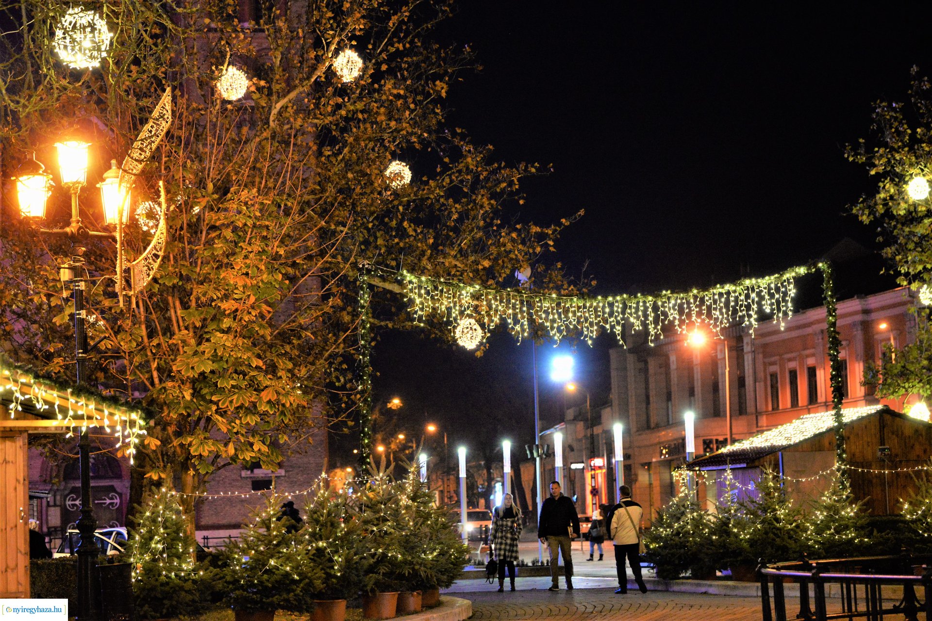 Vasárnap kigyúlnak az adventi fények Nyíregyháza belvárosában