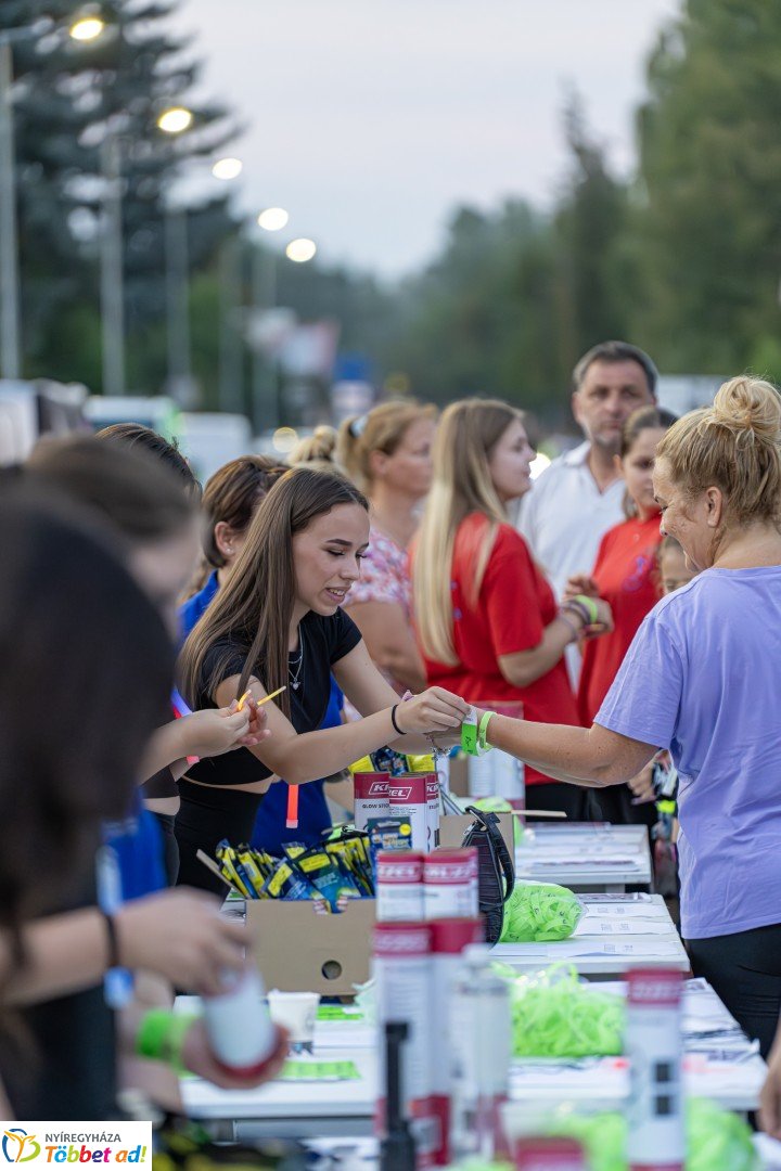 Ve-LED Futás az Nyíregyházi Atlétikai Centrumban