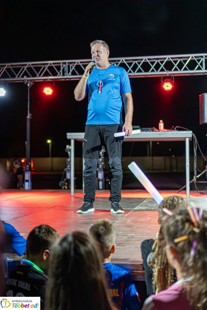 Ve-LED Futás az Nyíregyházi Atlétikai Centrumban