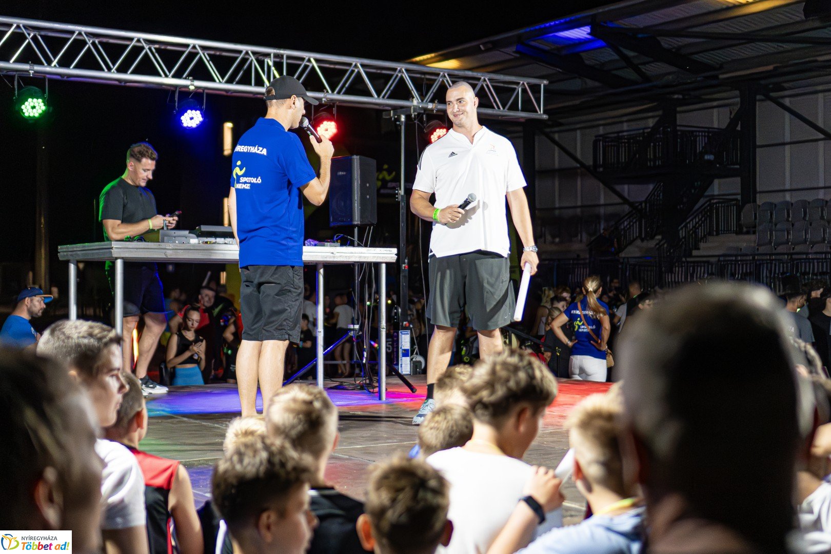 Ve-LED Futás az Nyíregyházi Atlétikai Centrumban