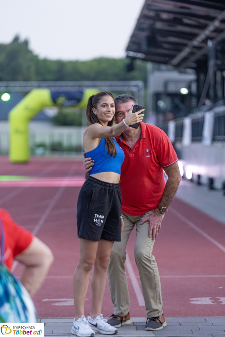 Ve-LED Futás az Nyíregyházi Atlétikai Centrumban
