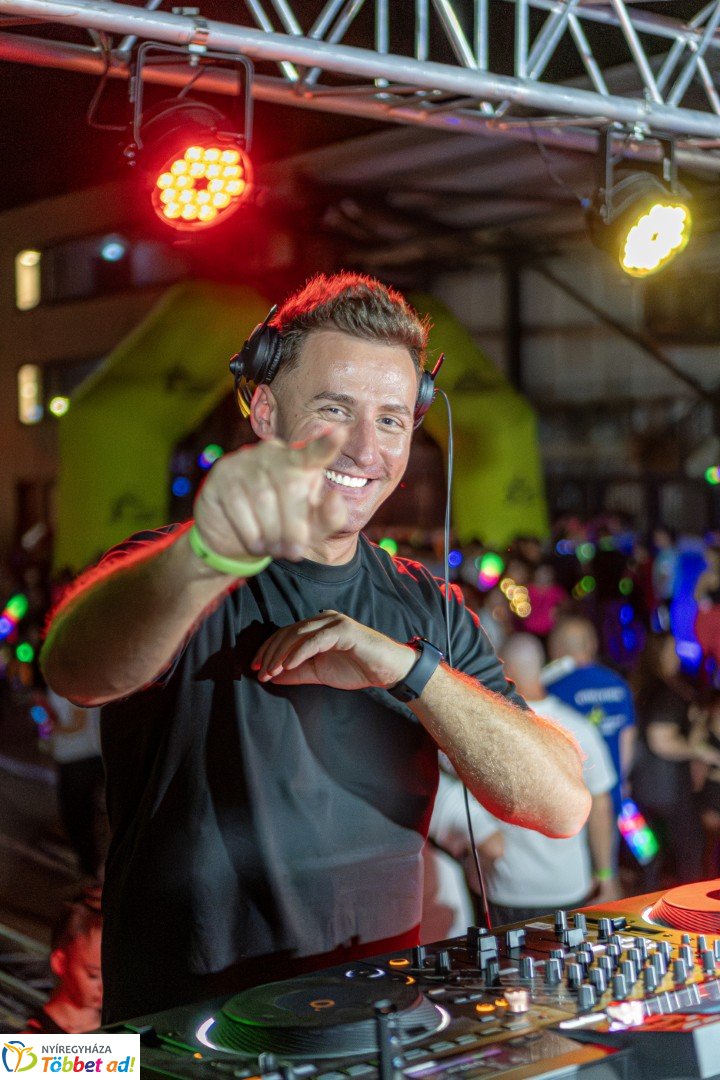 Ve-LED Futás az Nyíregyházi Atlétikai Centrumban