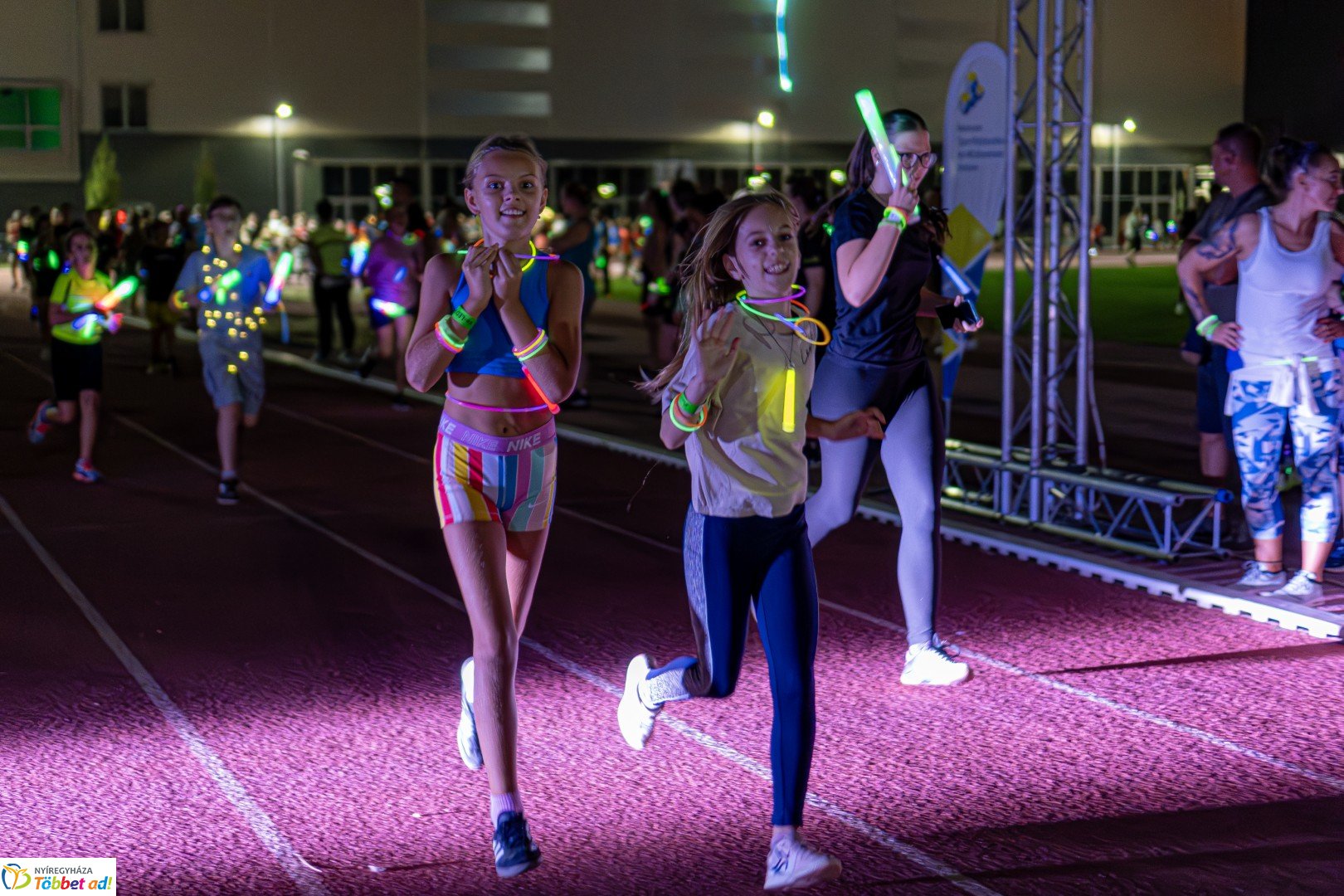 Ve-LED Futás az Nyíregyházi Atlétikai Centrumban