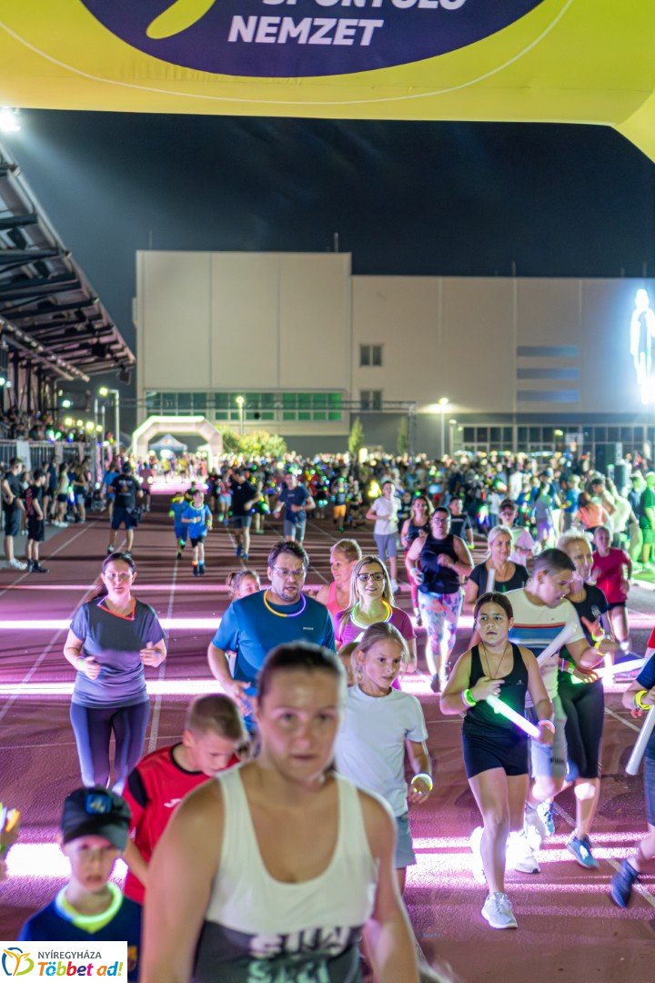 Ve-LED Futás az Nyíregyházi Atlétikai Centrumban