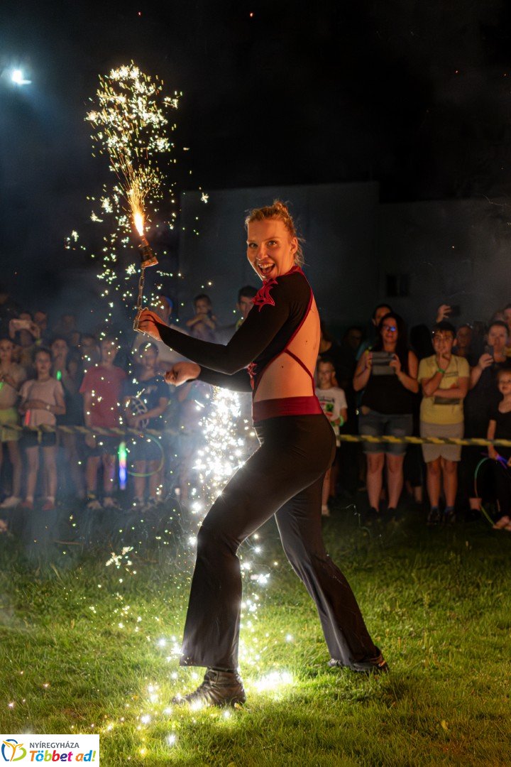 Ve-LED Futás az Nyíregyházi Atlétikai Centrumban