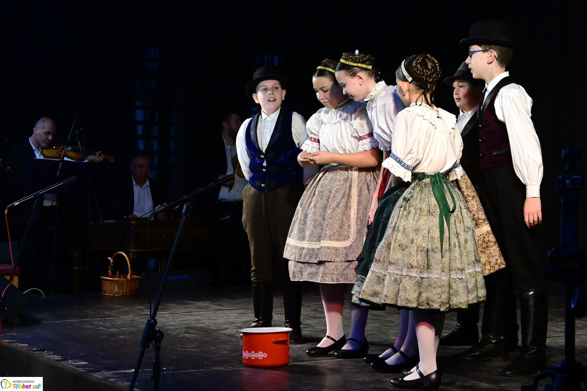 Vécsey-Vásárhelyi néptánc, népzenei, és népdaléneklési verseny