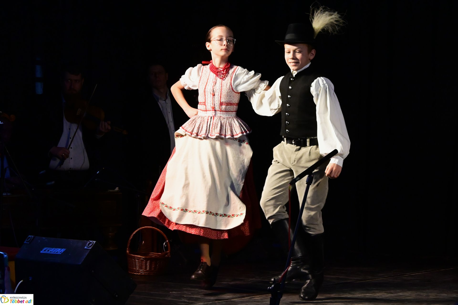 Vécsey-Vásárhelyi néptánc, népzenei, és népdaléneklési verseny