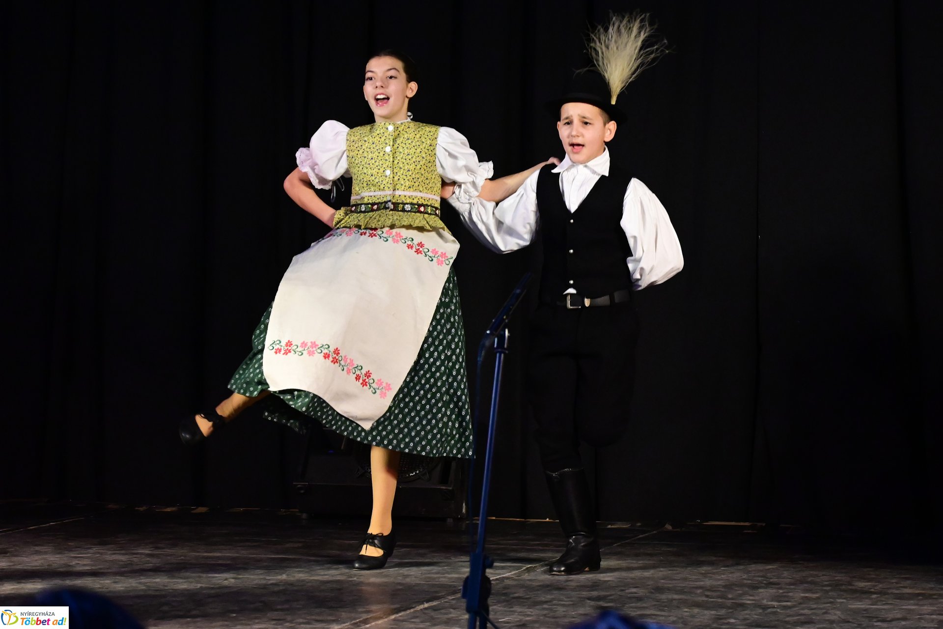 Vécsey-Vásárhelyi néptánc, népzenei, és népdaléneklési verseny