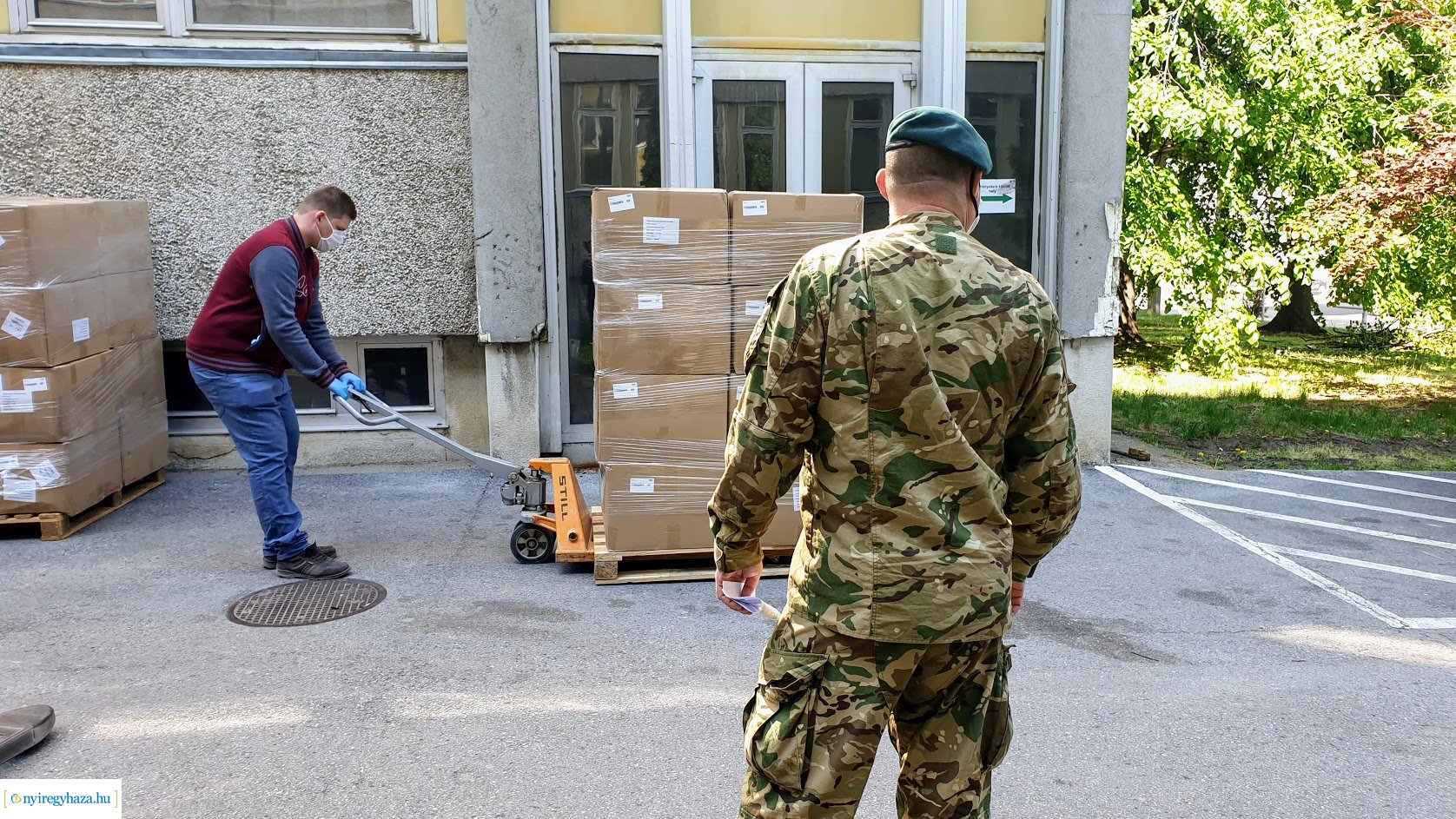 Védőfelszerelések érkeztek a kórházba