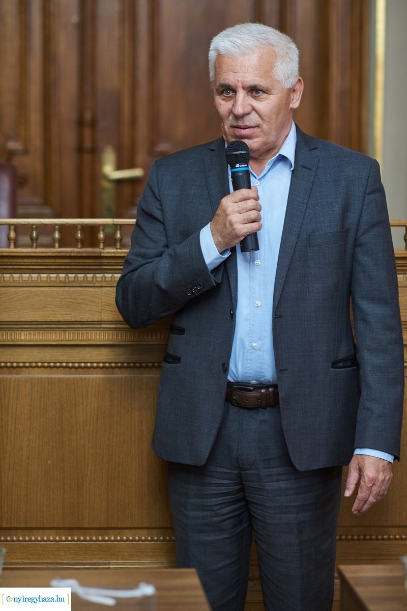 Védőszemüveg a LEGO-tól az önkormányzat részére