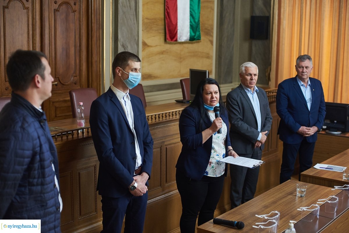 Védőszemüveg a LEGO-tól az önkormányzat részére