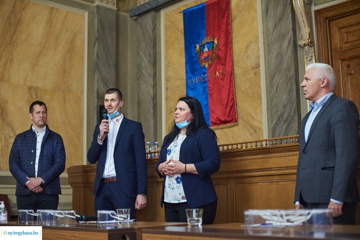 Védőszemüveg a LEGO-tól az önkormányzat részére