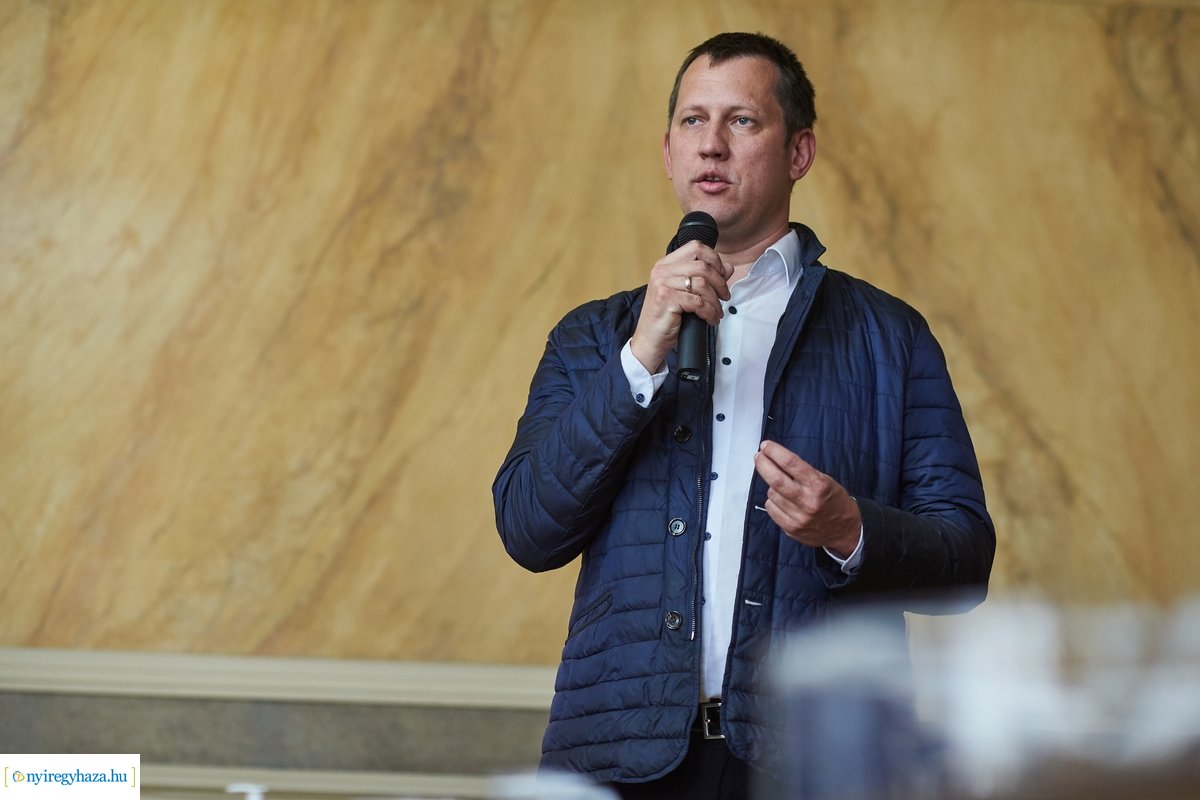 Védőszemüveg a LEGO-tól az önkormányzat részére