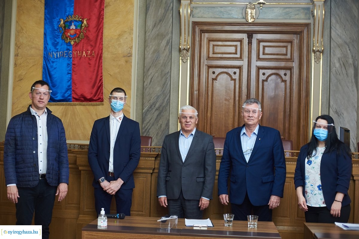 Védőszemüveg a LEGO-tól az önkormányzat részére