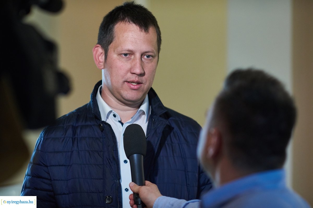 Védőszemüveg a LEGO-tól az önkormányzat részére