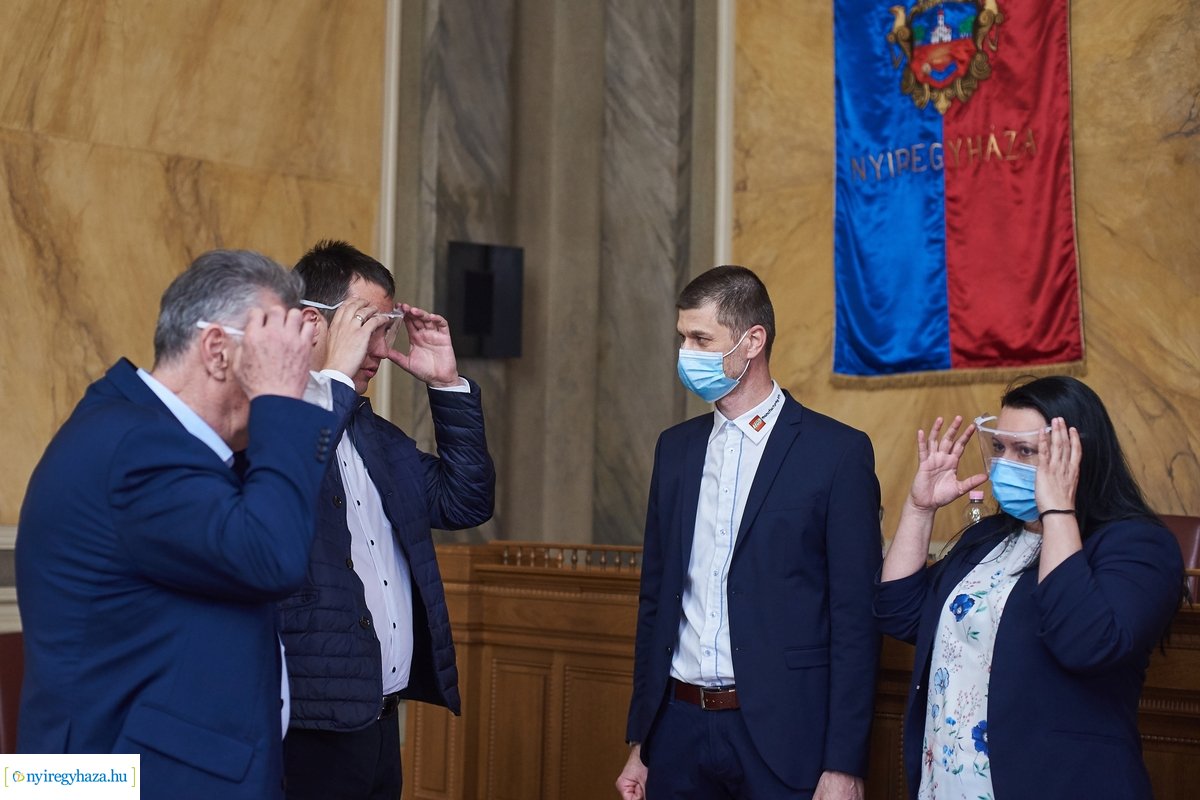 Védőszemüveg a LEGO-tól az önkormányzat részére