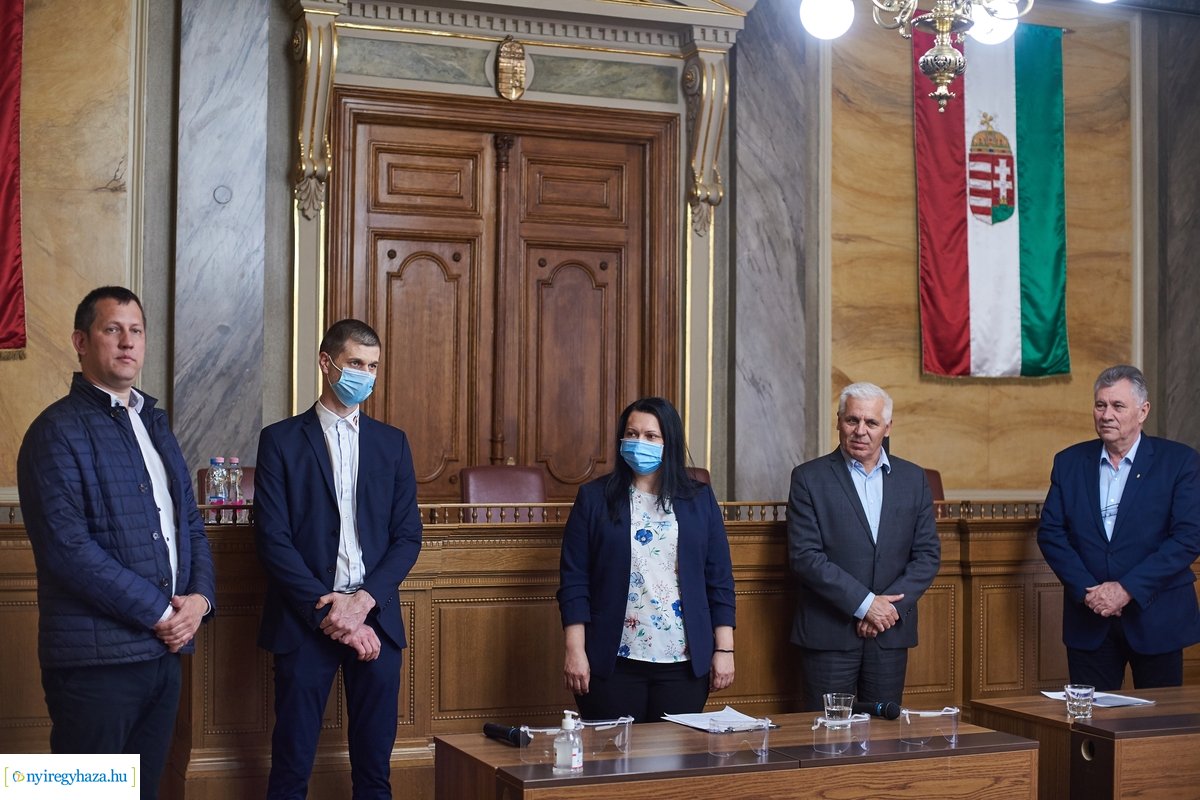 Védőszemüveg a LEGO-tól az önkormányzat részére