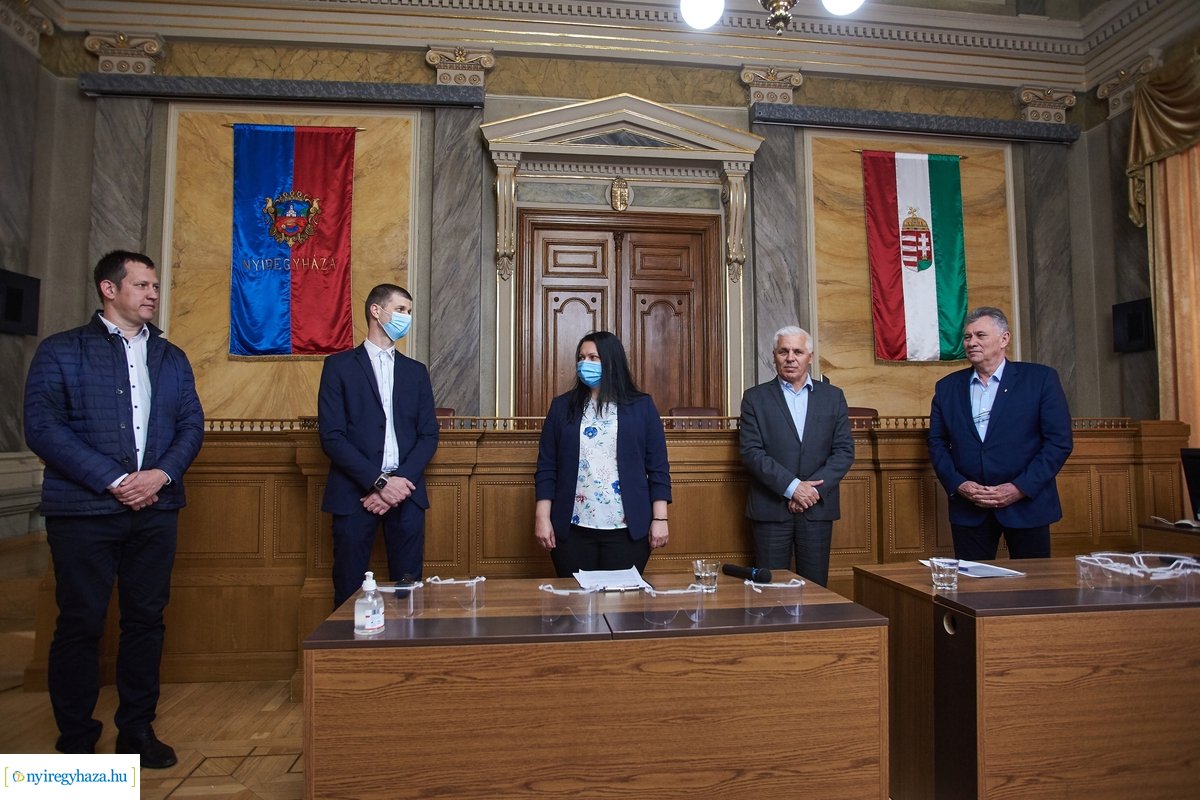 Védőszemüveg a LEGO-tól az önkormányzat részére