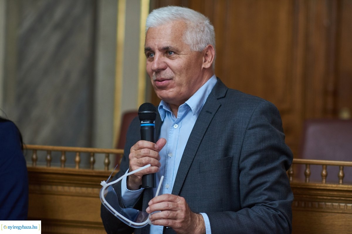 Védőszemüveg a LEGO-tól az önkormányzat részére