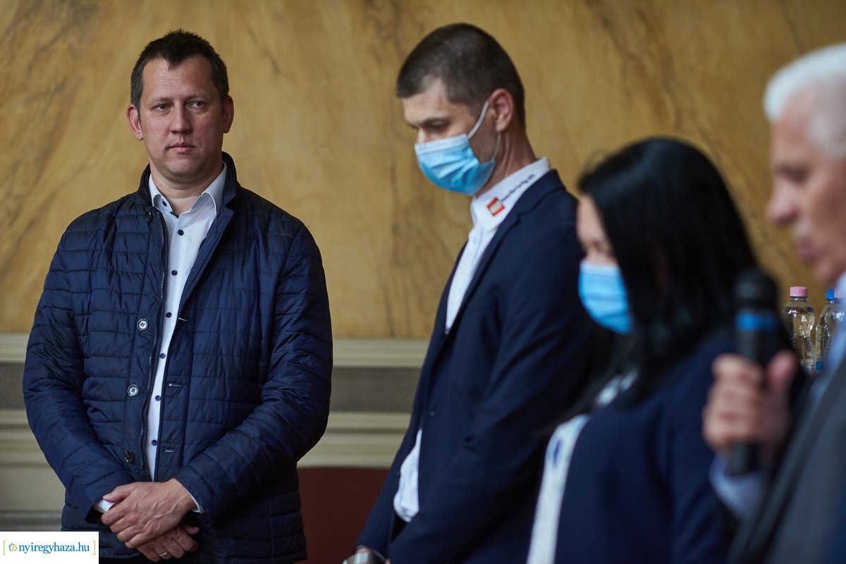 Védőszemüveg a LEGO-tól az önkormányzat részére