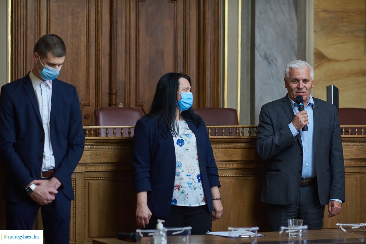 Védőszemüveg a LEGO-tól az önkormányzat részére