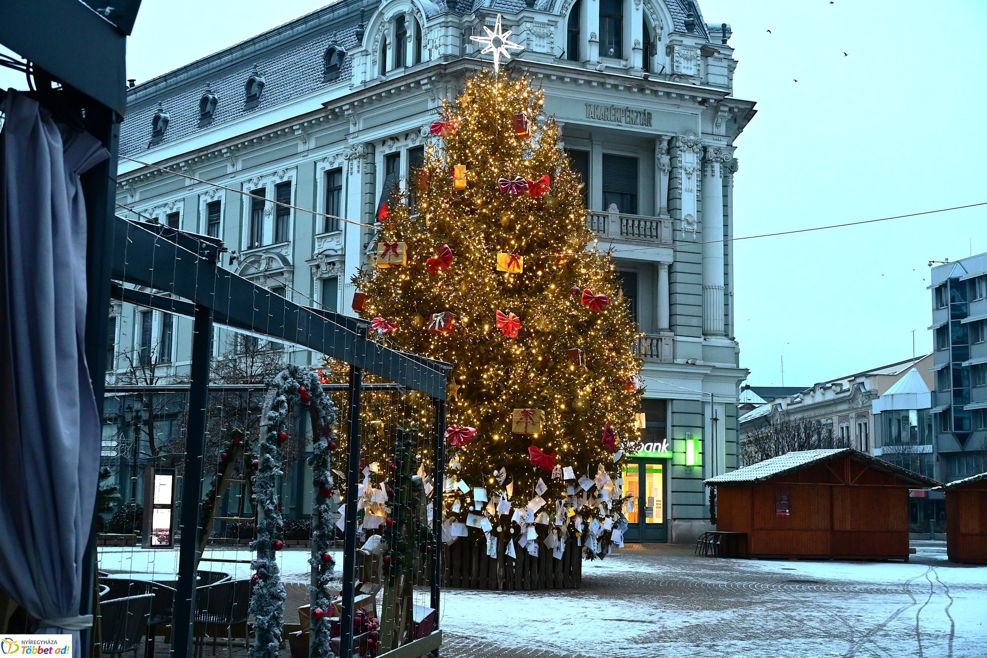 Vékony hólepelre ébredt a város