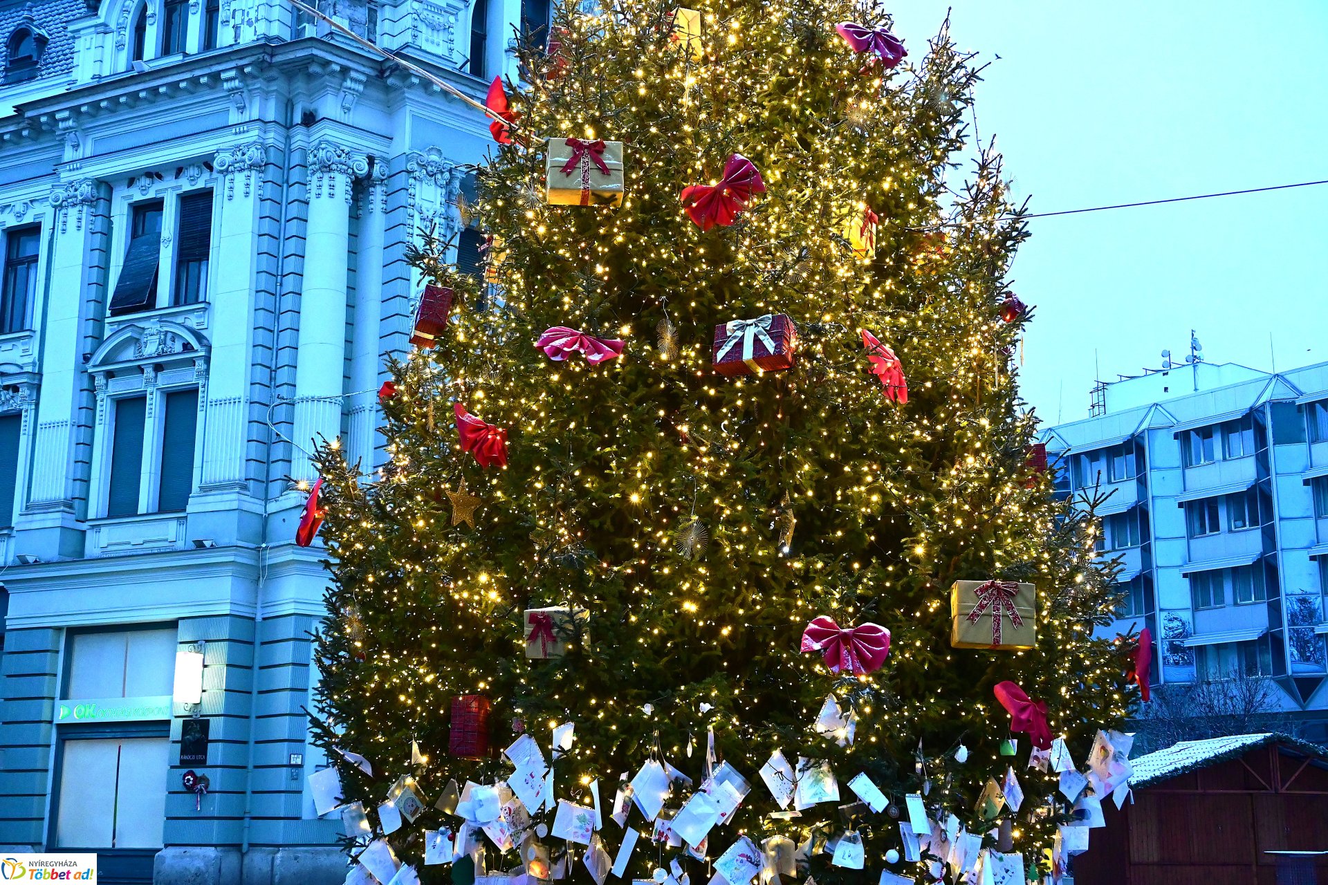 Vékony hólepelre ébredt a város