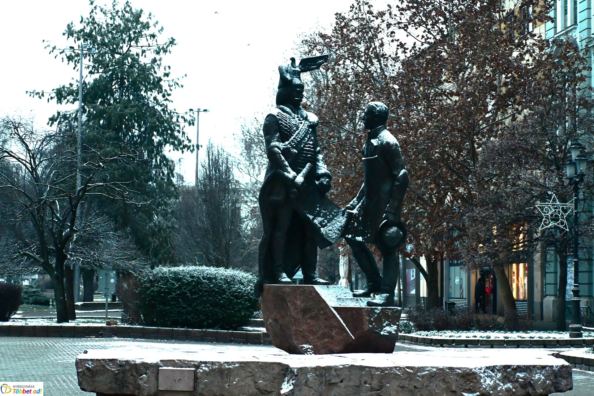 Vékony hólepelre ébredt a város