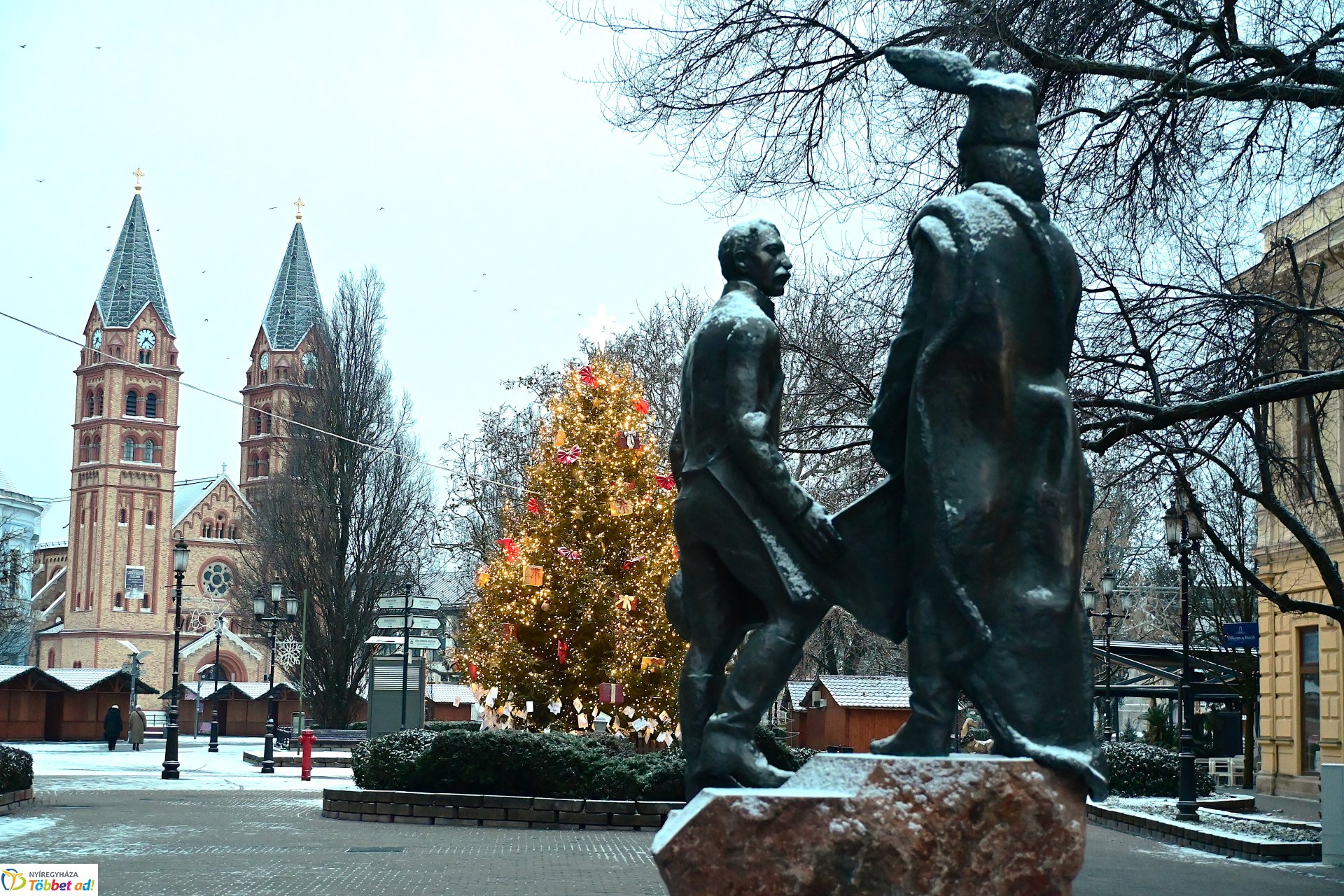 Vékony hólepelre ébredt a város