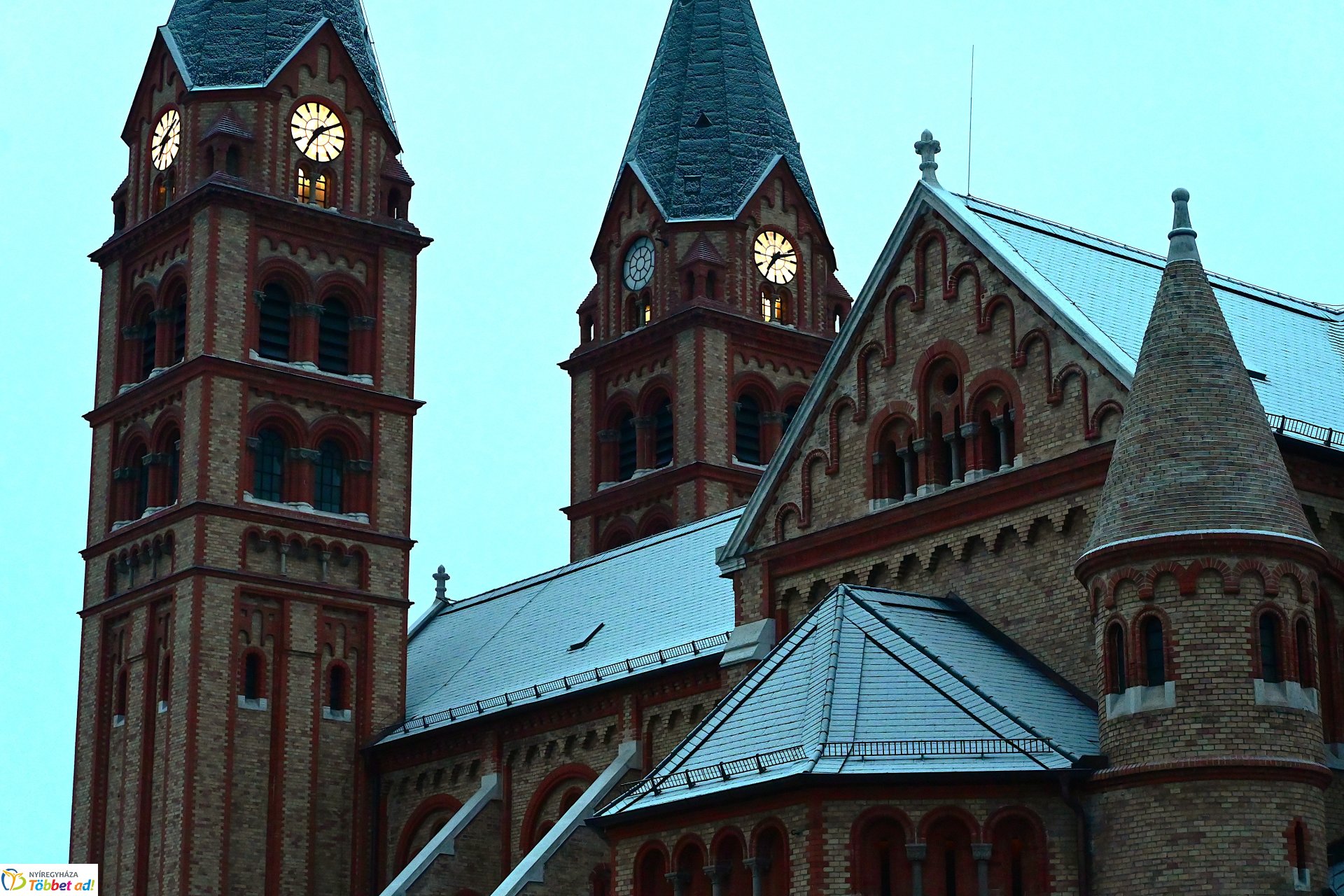 Vékony hólepelre ébredt a város