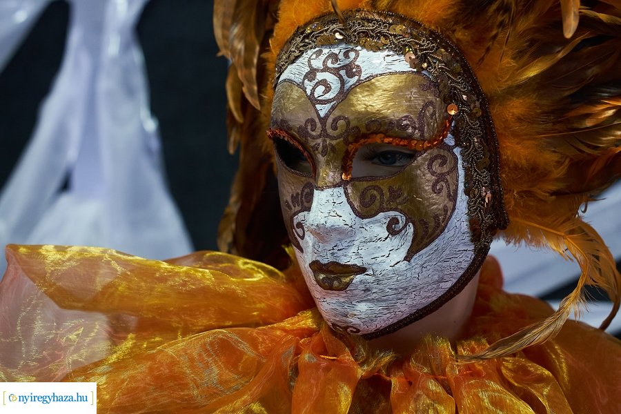 Velencei álarc kiállítás a kulturális közponban