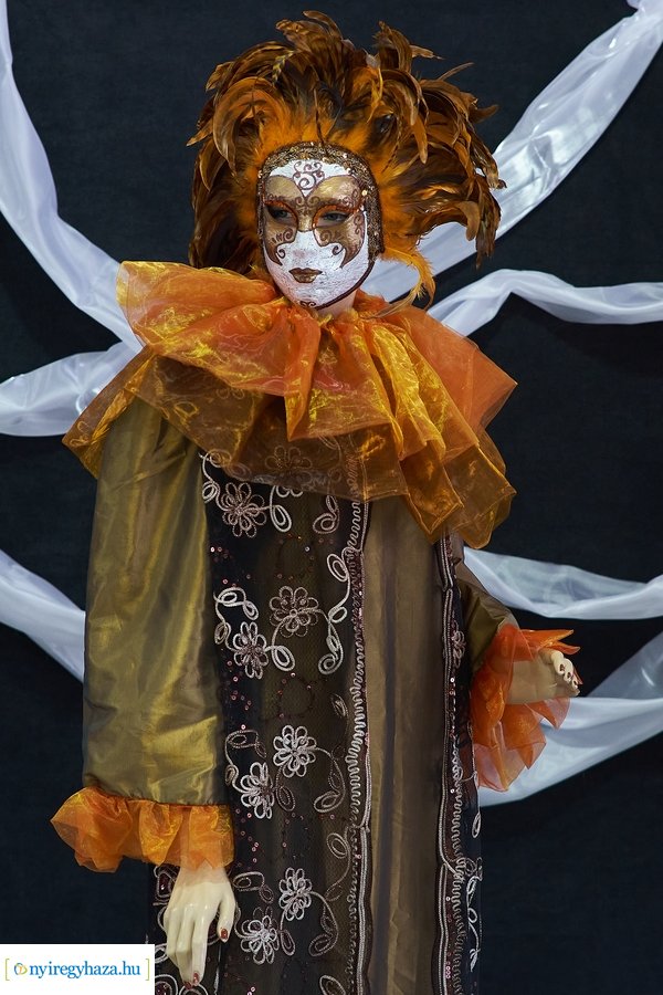 Velencei álarc kiállítás a kulturális közponban