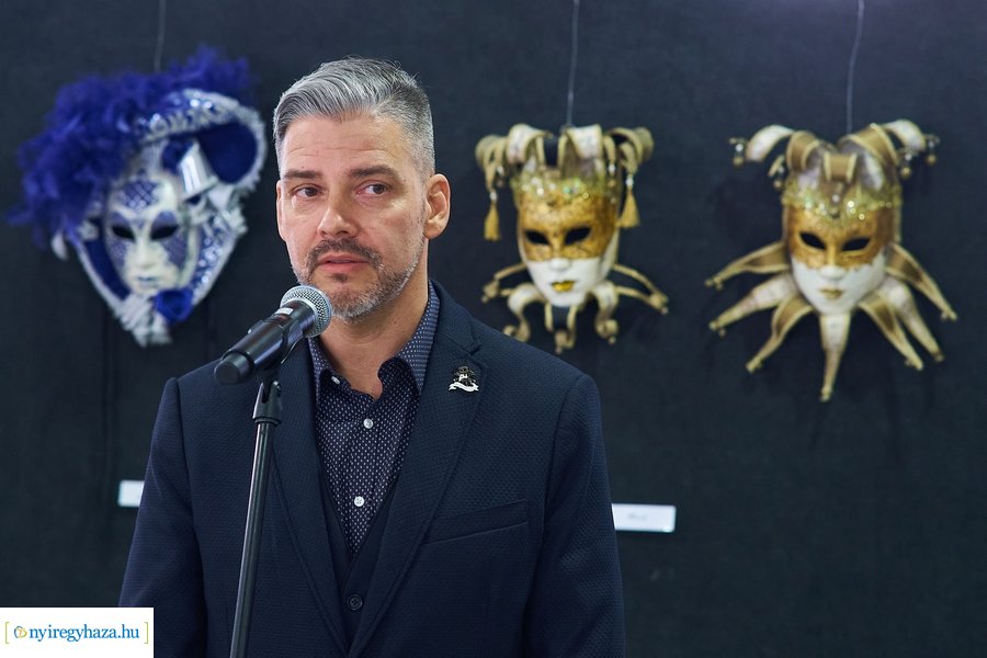 Velencei álarc kiállítás a kulturális közponban