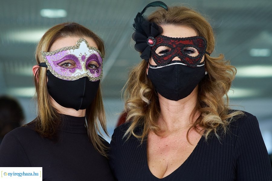 Velencei álarc kiállítás a kulturális közponban