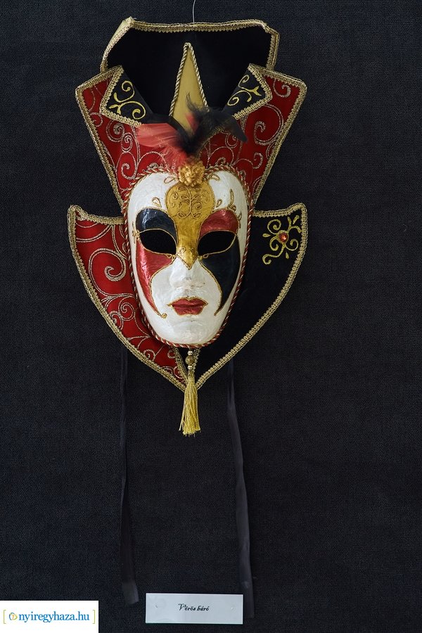 Velencei álarc kiállítás a kulturális közponban