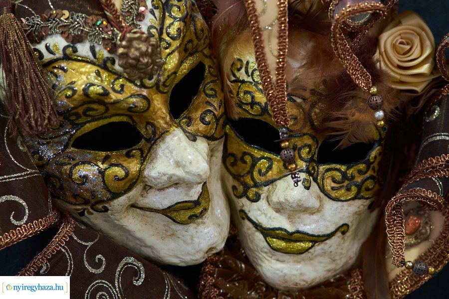 Velencei álarc kiállítás a kulturális közponban