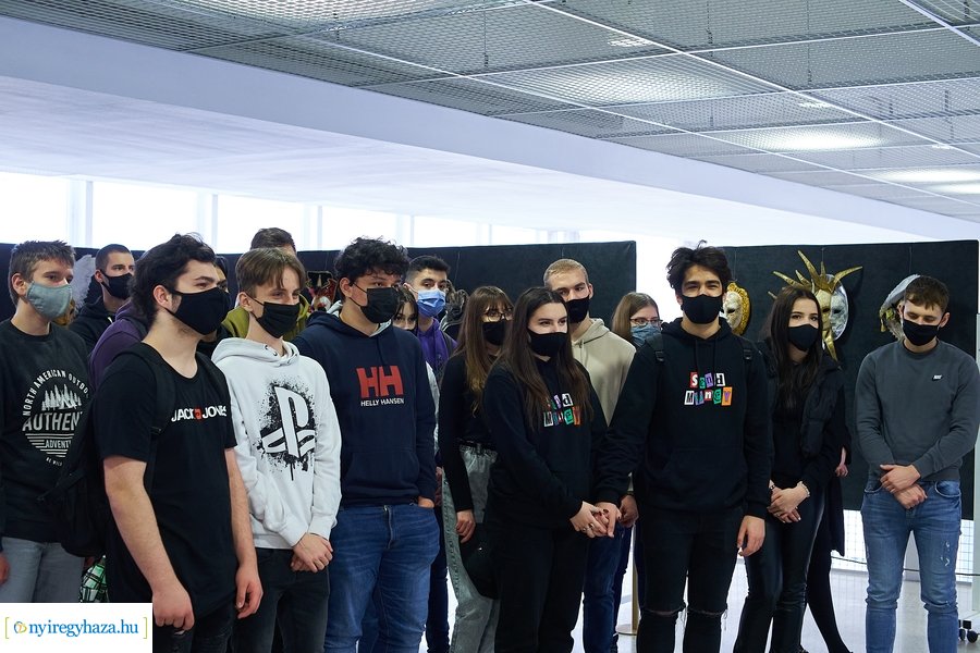 Velencei álarc kiállítás a kulturális közponban