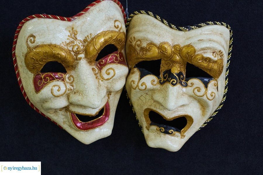 Velencei álarc kiállítás a kulturális közponban