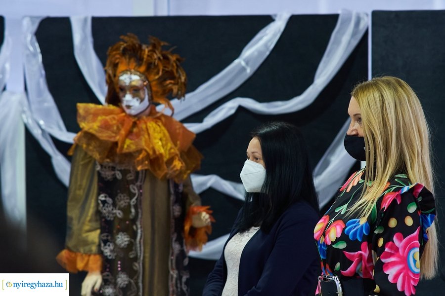 Velencei álarc kiállítás a kulturális közponban