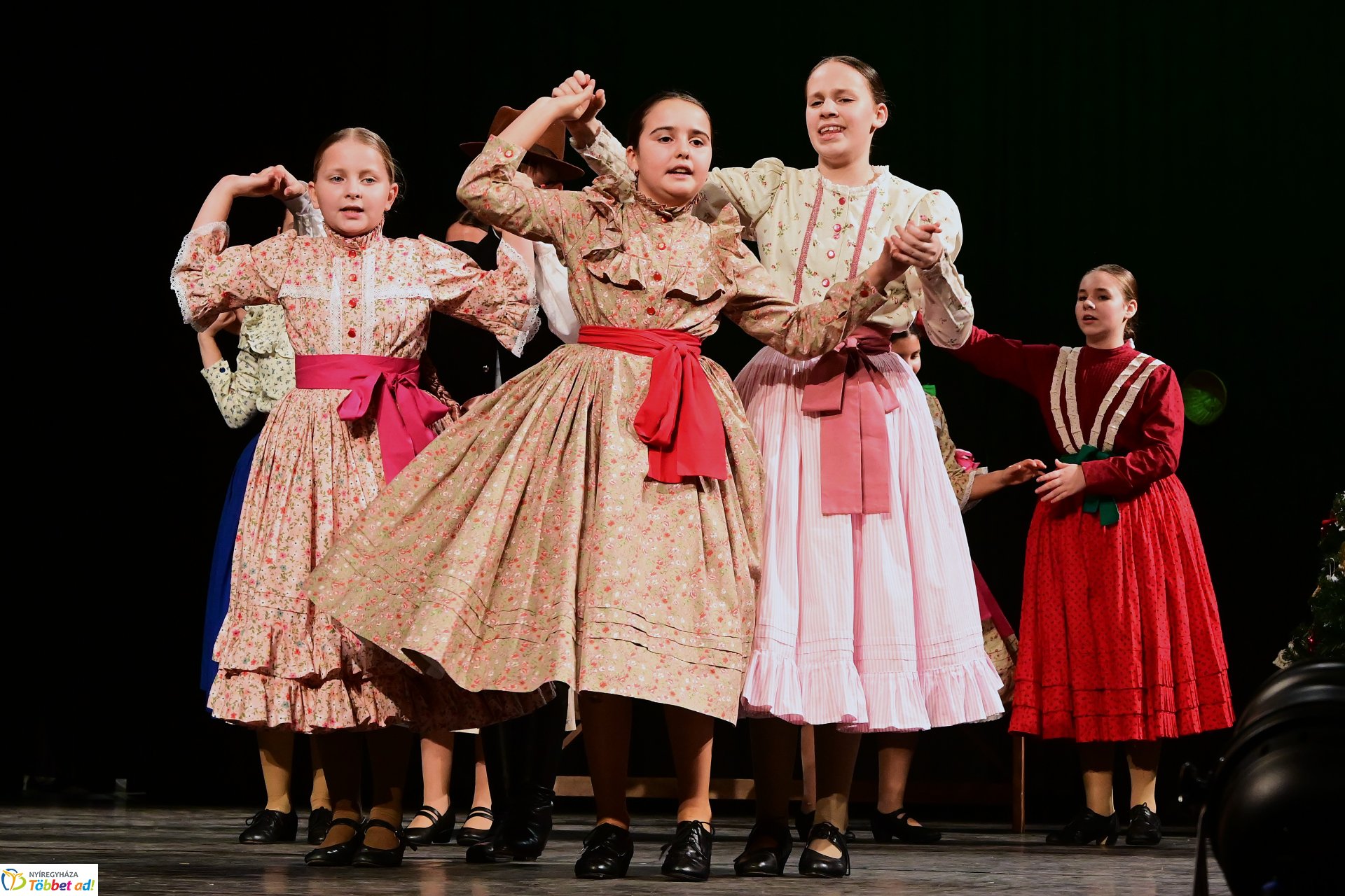 Velünk kerek az év - a Szabolcs Néptáncegyüttes karácsonyi gálaműsora