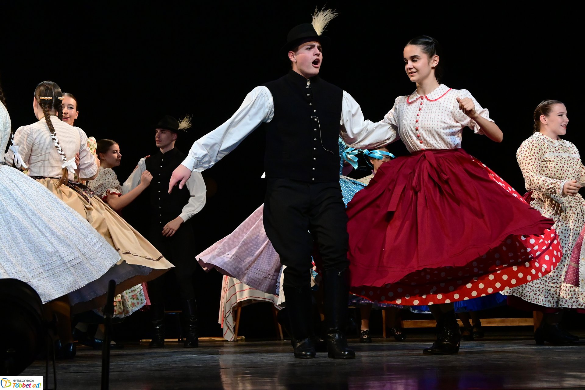 Velünk kerek az év - a Szabolcs Néptáncegyüttes karácsonyi gálaműsora