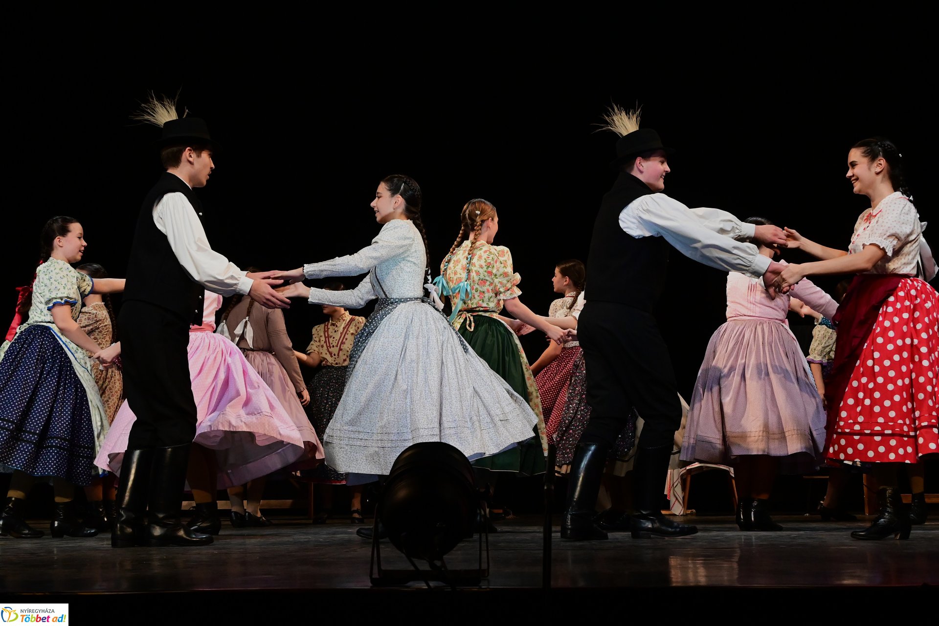 Velünk kerek az év - a Szabolcs Néptáncegyüttes karácsonyi gálaműsora