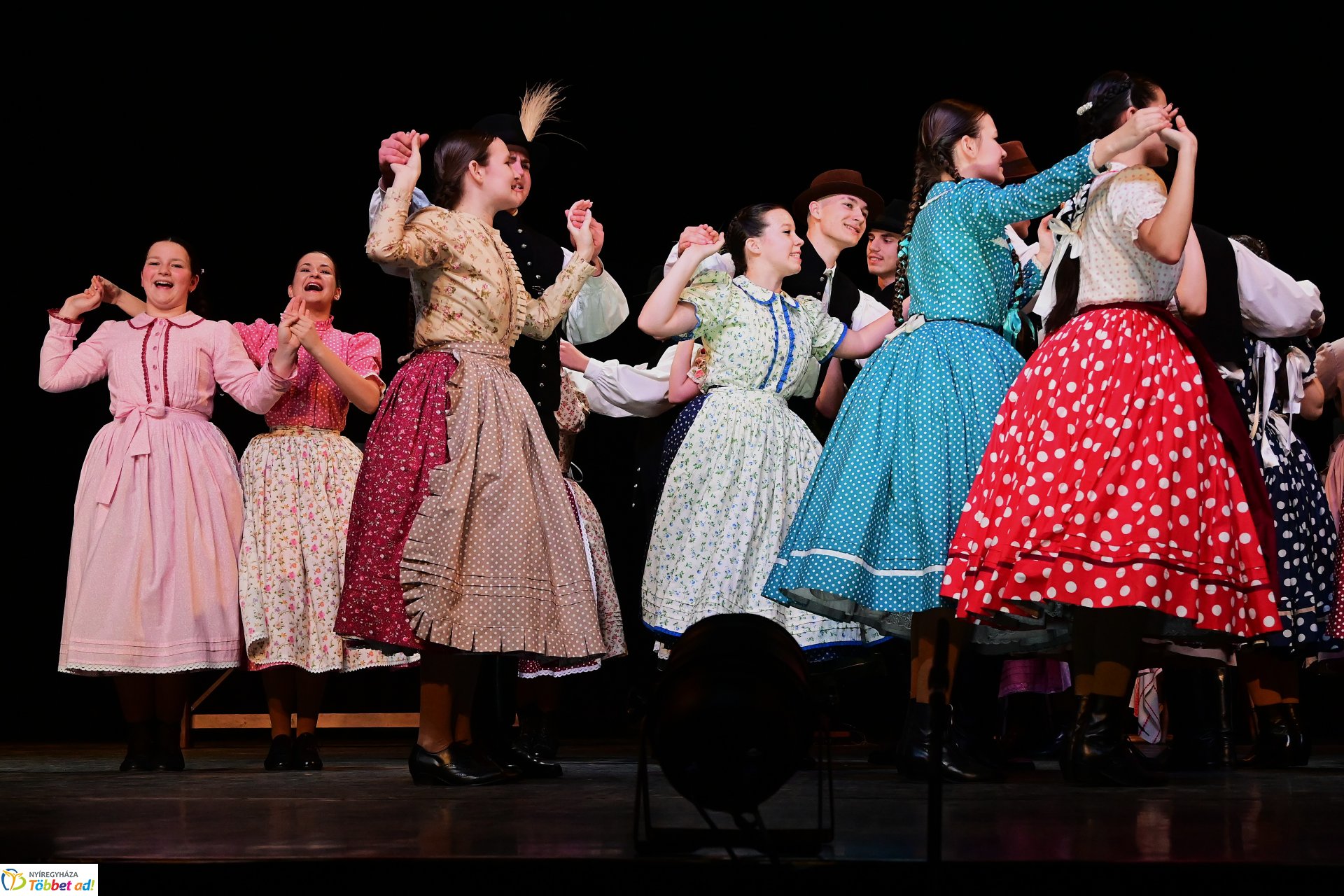 Velünk kerek az év - a Szabolcs Néptáncegyüttes karácsonyi gálaműsora