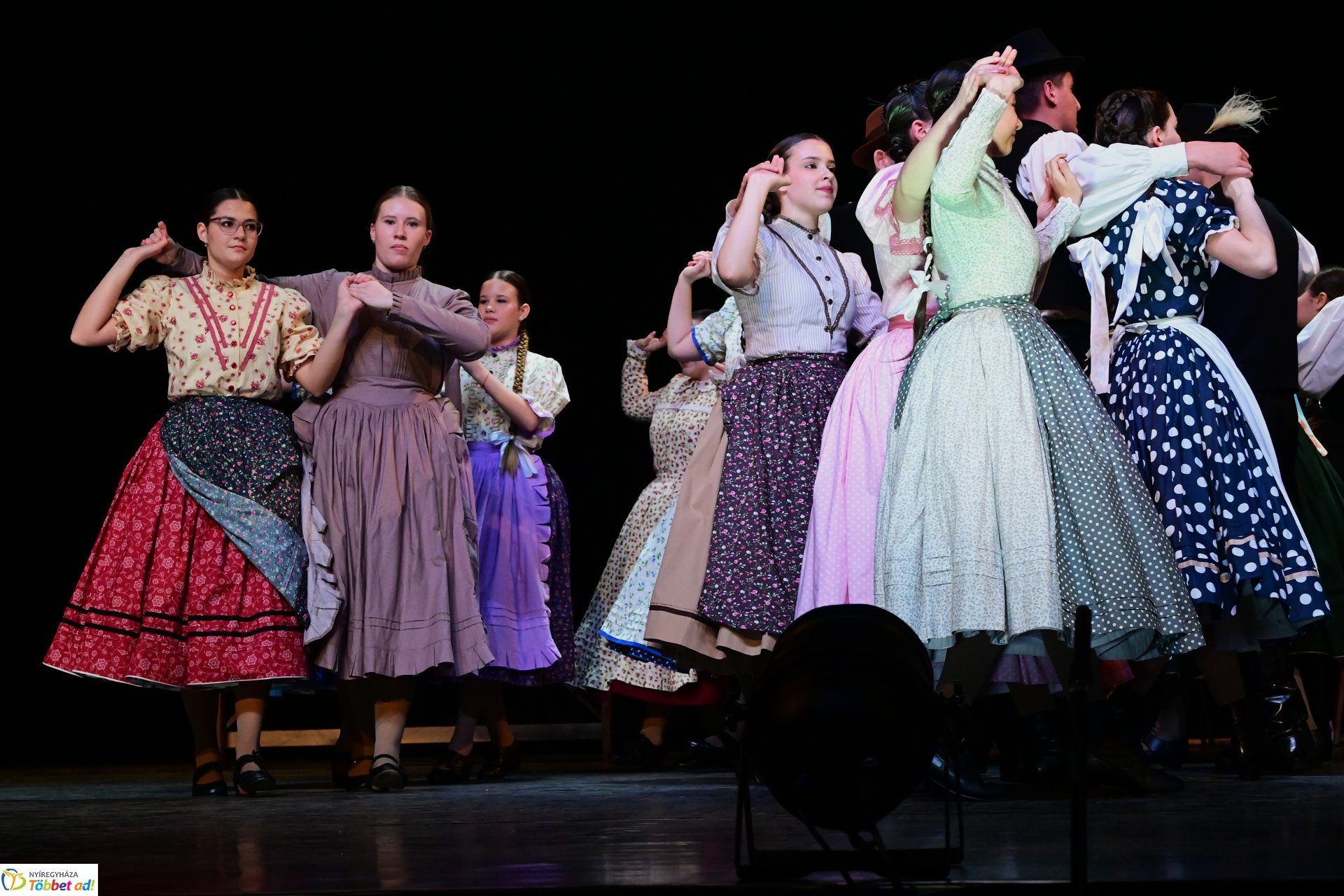 Velünk kerek az év - a Szabolcs Néptáncegyüttes karácsonyi gálaműsora