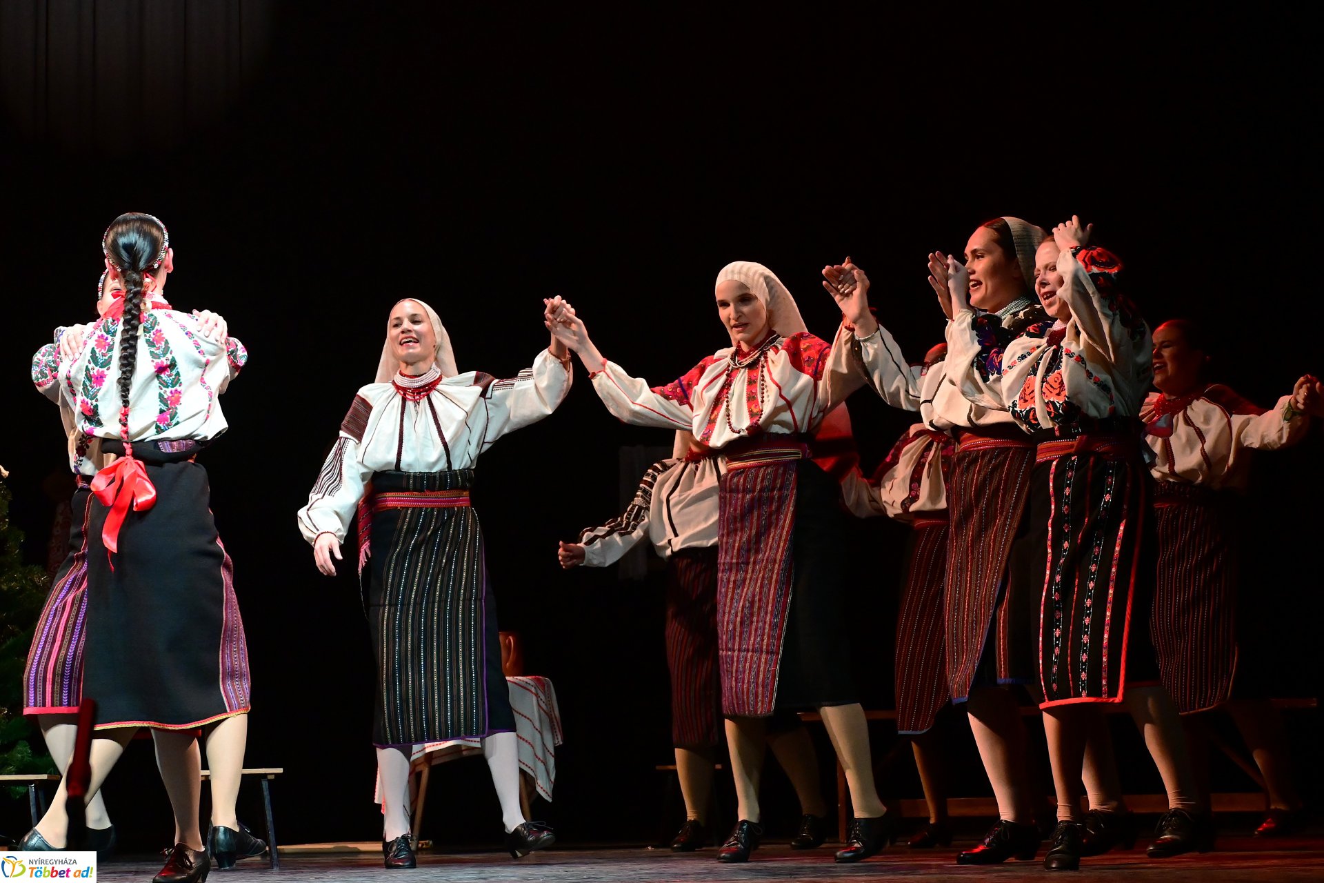 Velünk kerek az év - a Szabolcs Néptáncegyüttes karácsonyi gálaműsora