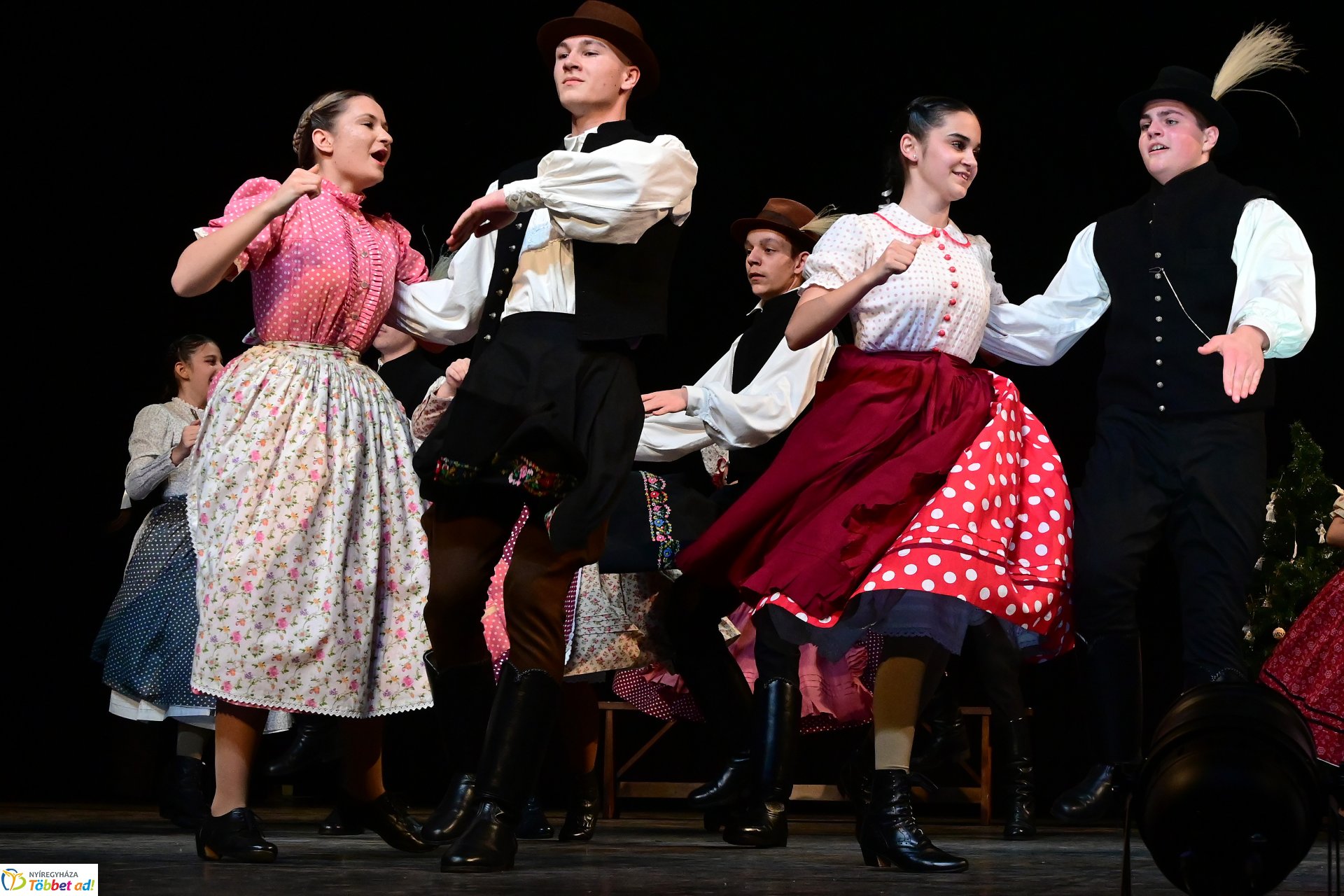 Velünk kerek az év - a Szabolcs Néptáncegyüttes karácsonyi gálaműsora