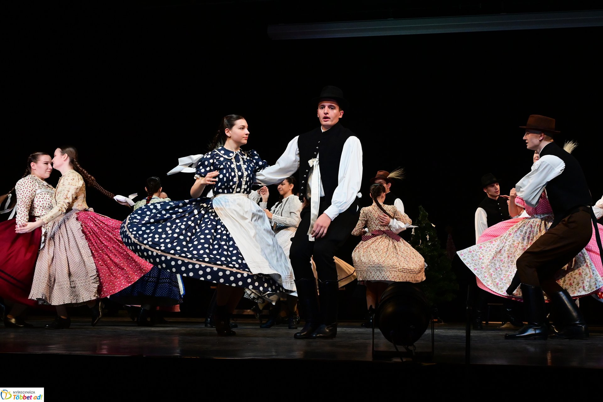 Velünk kerek az év - a Szabolcs Néptáncegyüttes karácsonyi gálaműsora