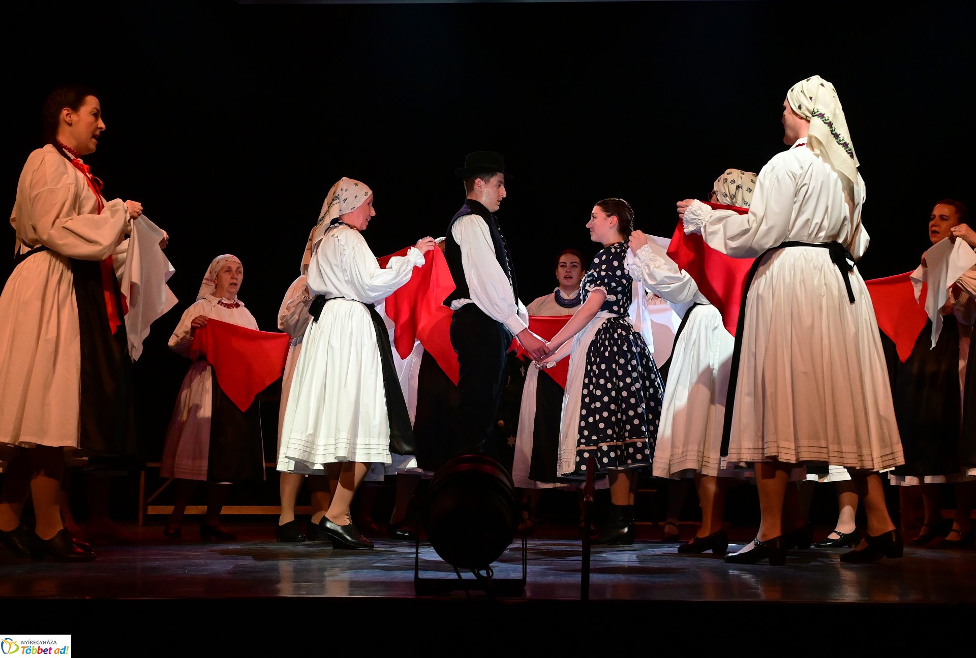 Velünk kerek az év - a Szabolcs Néptáncegyüttes karácsonyi gálaműsora