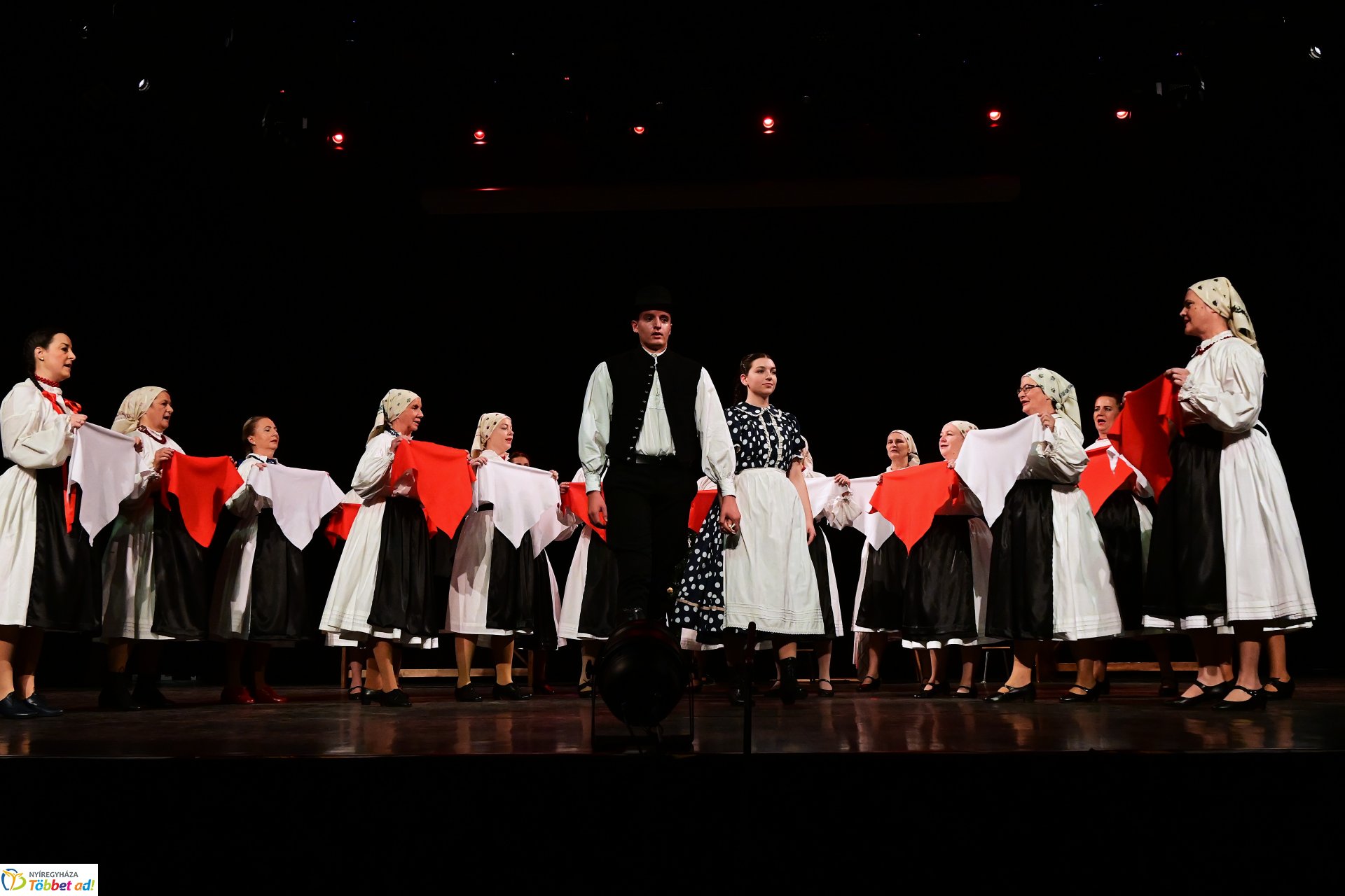 Velünk kerek az év - a Szabolcs Néptáncegyüttes karácsonyi gálaműsora